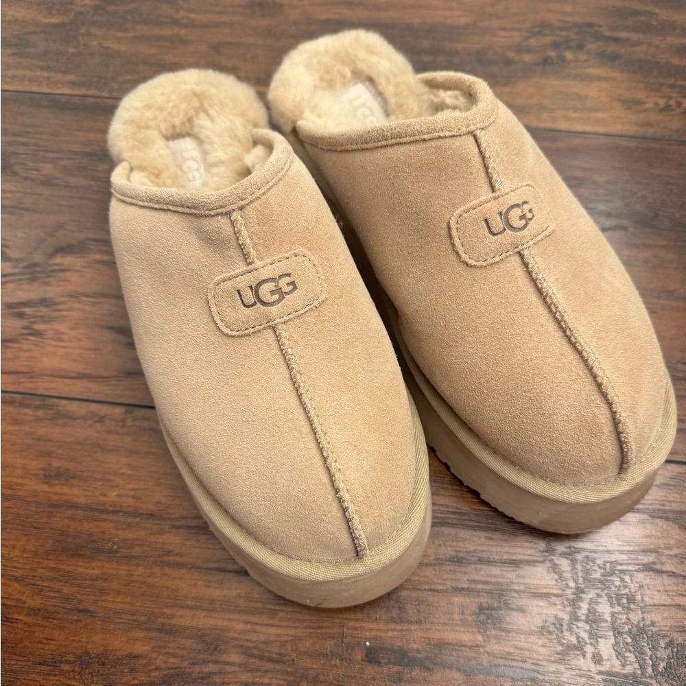 Ugg Discoquette Slide Slippers 
Worn twice 
VGUC